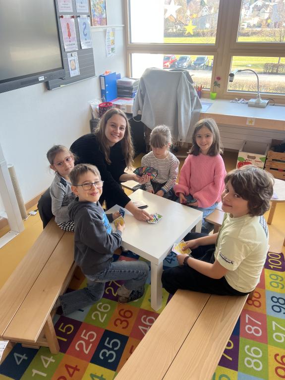 Spielend verbunden im Schulhaus Auholz