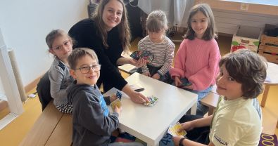 Spielend verbunden im Schulhaus Auholz