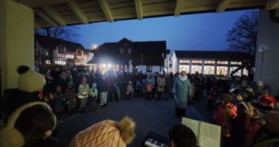 Weihnachtszauber im Schulhaus Schönenberg