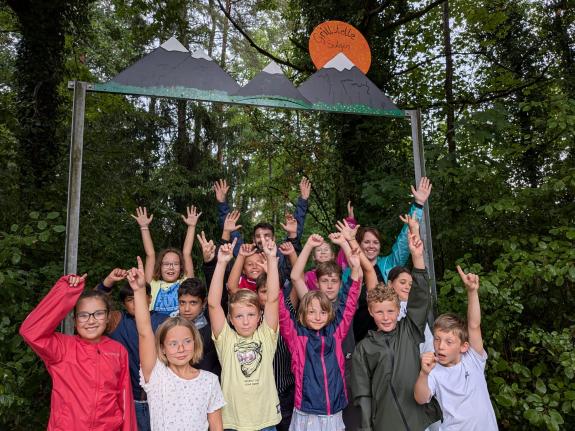 Ein Willkommensschild aus Kinderhand